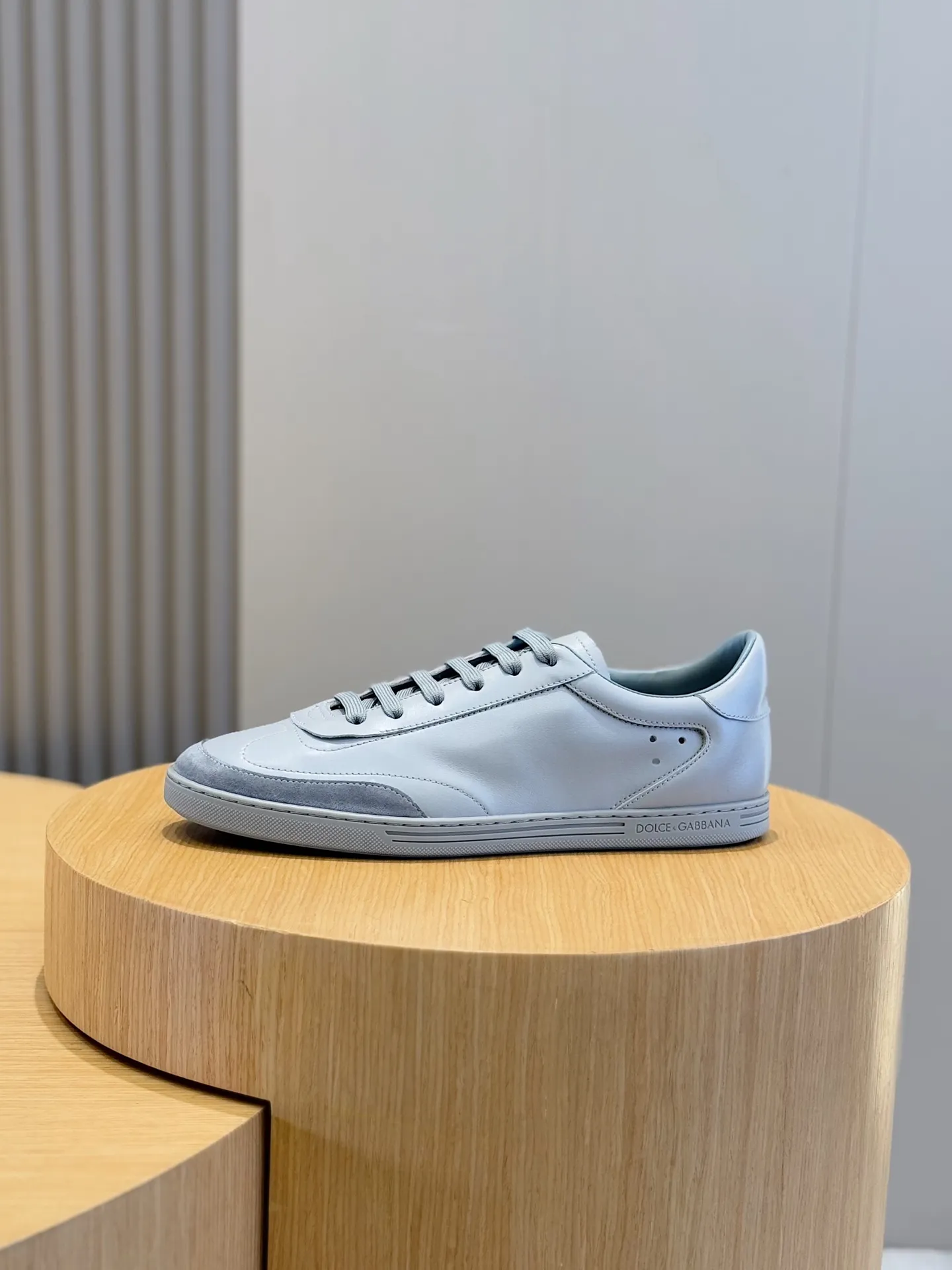 Men's Men's Shoes💰400 [New Style]🐏🐏DG men's calfskin sneakers Portofino Yacht shoes, simple and versatile design, unique saddle leather soles. The Dolce &G logo rear wing is the icing on the cake. Imported cowhide + rubber outsole Size: 39-44 (customized at 38.45)